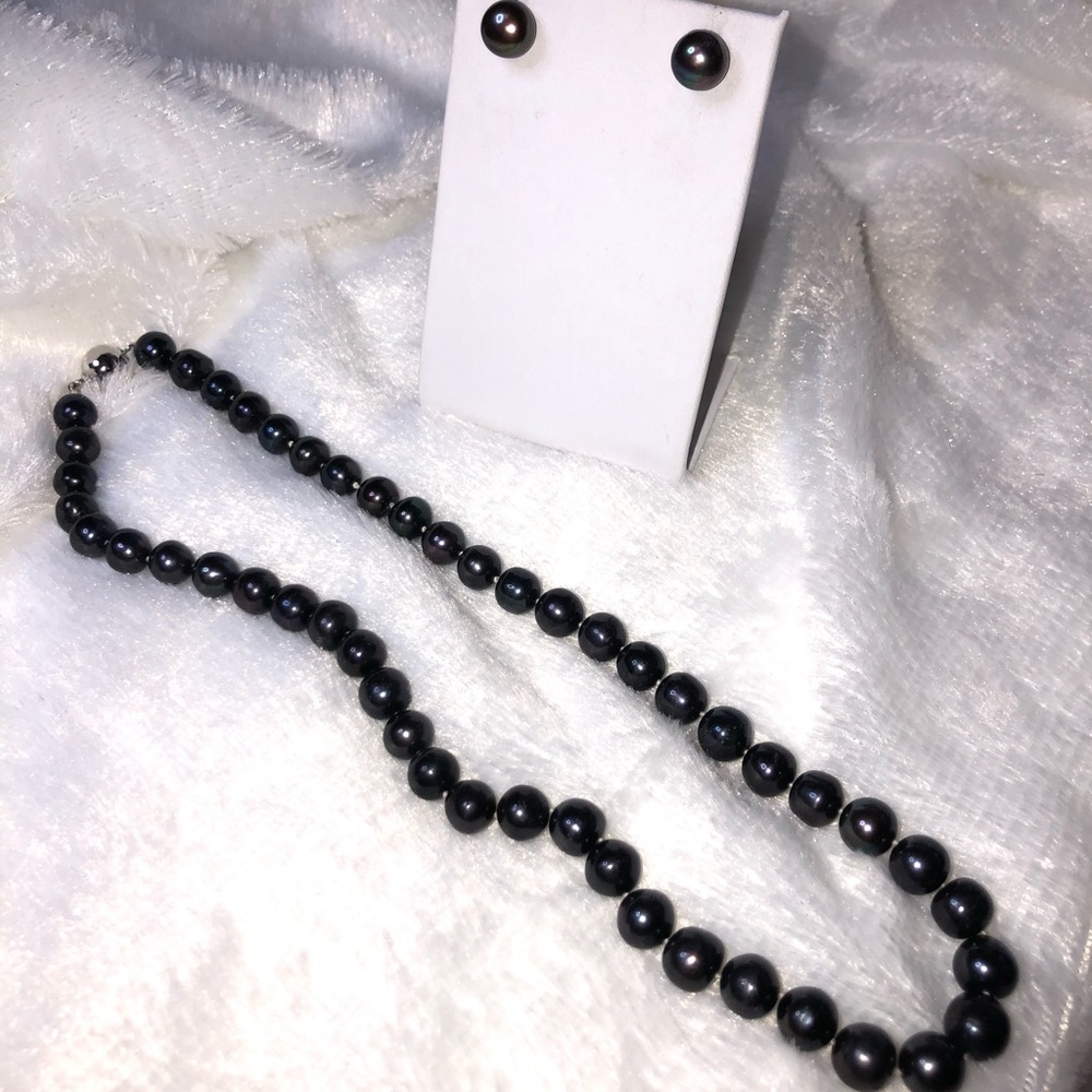 Real Black Pearl Necklace and Earrings 18”